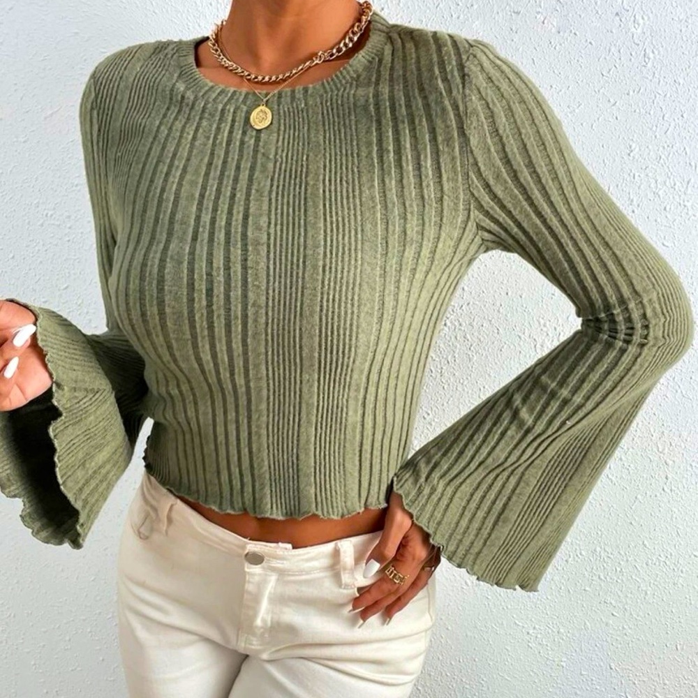 Trumpet Sleeve Lettuce Trim Top